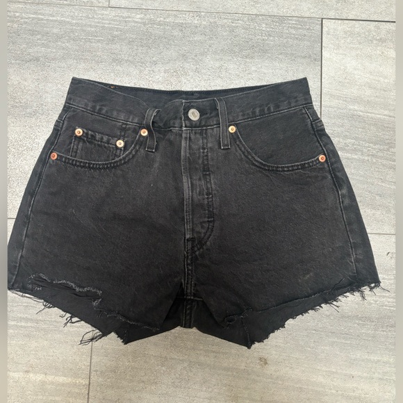 BRAND NEW NEVER WORN Levi's black shorts - Picture 1 of 3